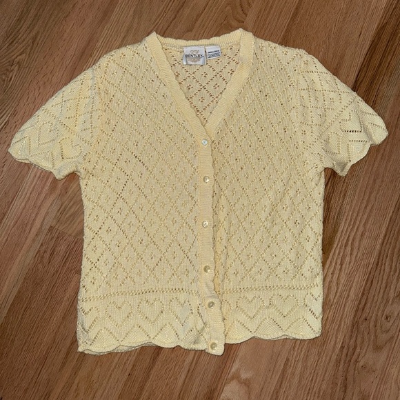 Vintage Butter Yellow Short Sleeve Button Front Cardigan Knit Sweater Size Small - Picture 8 of 8
